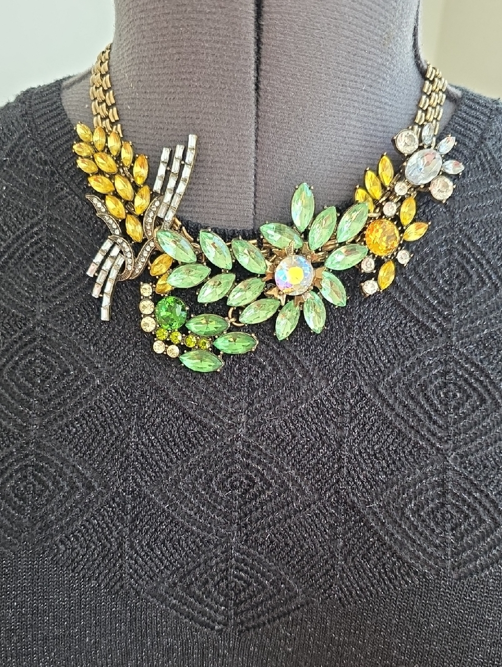 NWT Olivia Welles Green and Yellow Floral Crystal Statement Necklace